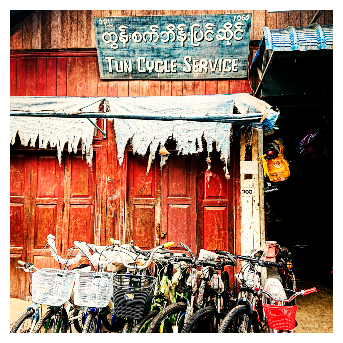 photography of streetlife, daily happenings and architecture in thailand and burma